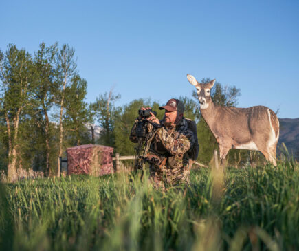 Bowhunting with a Decoy